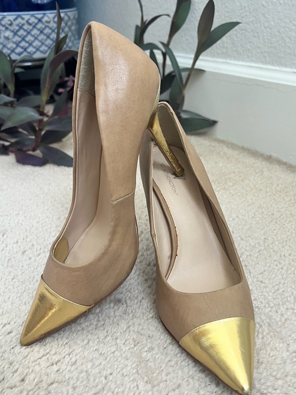 Worthington Nude Pumps with Gold Cap Toe GUC 6.5 Business Casual Party Fun
